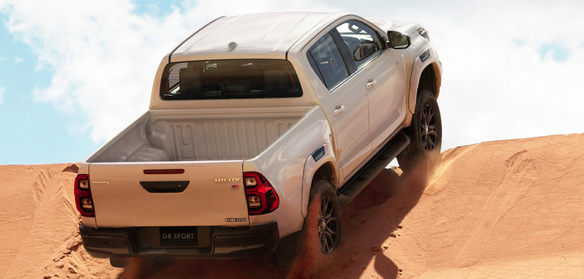 ハイラックスが生産停止になった背景とは?